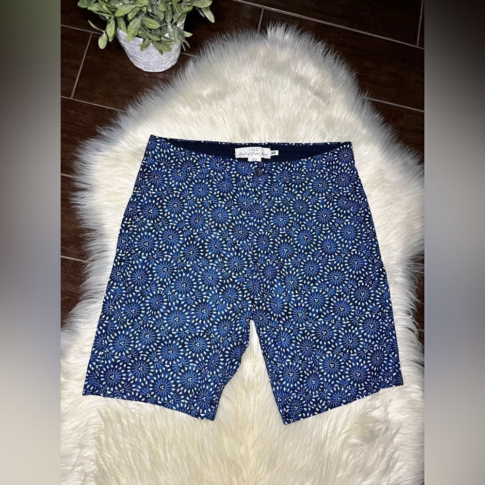 L.O.G.G by H&M blue/cream printed chino shorts sz 30 NWT